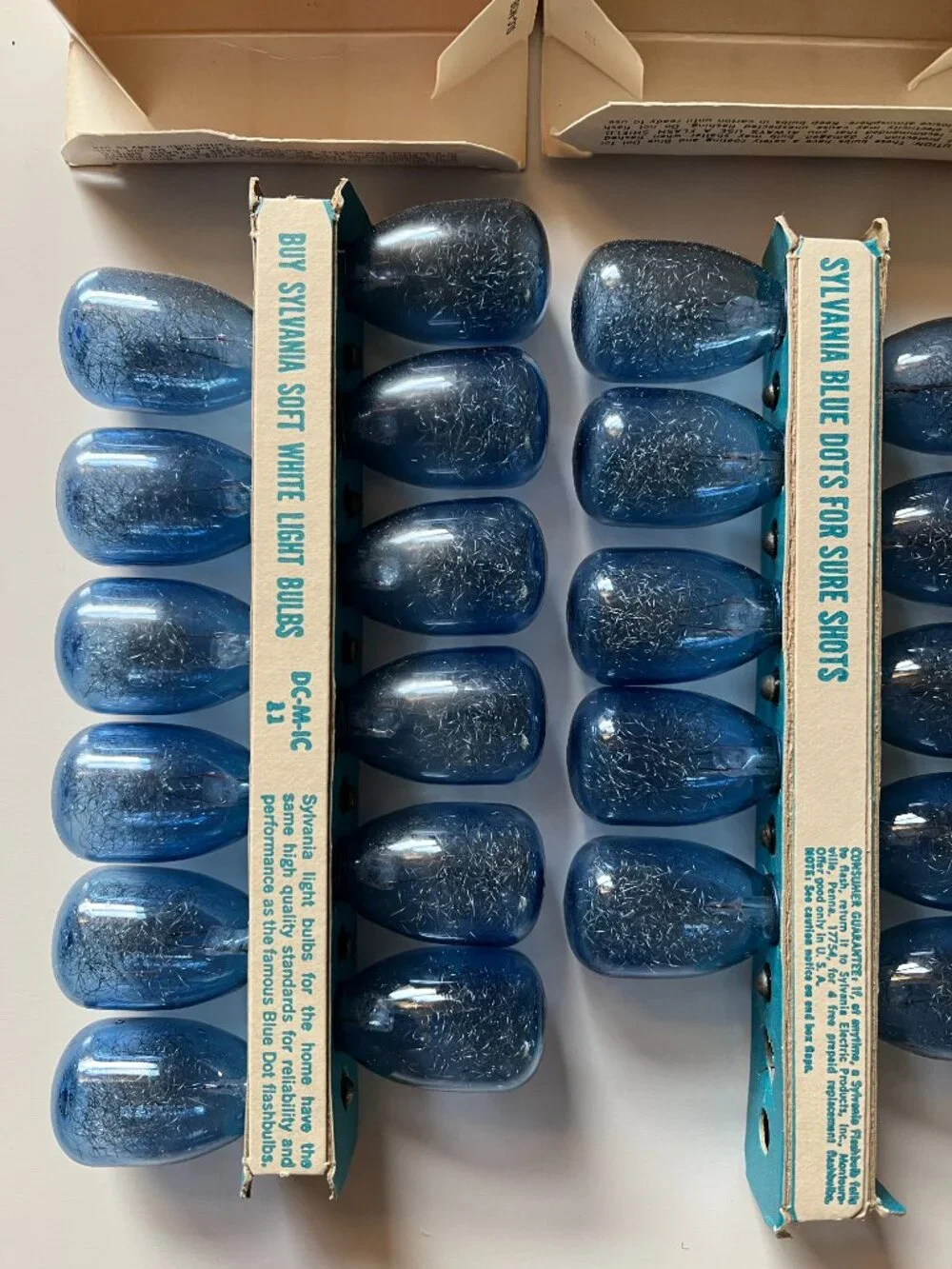 Vintage Sylvania Blue Dot flashbulbs M3B Lot of 7 clear bulbs + 22 blue bulbs